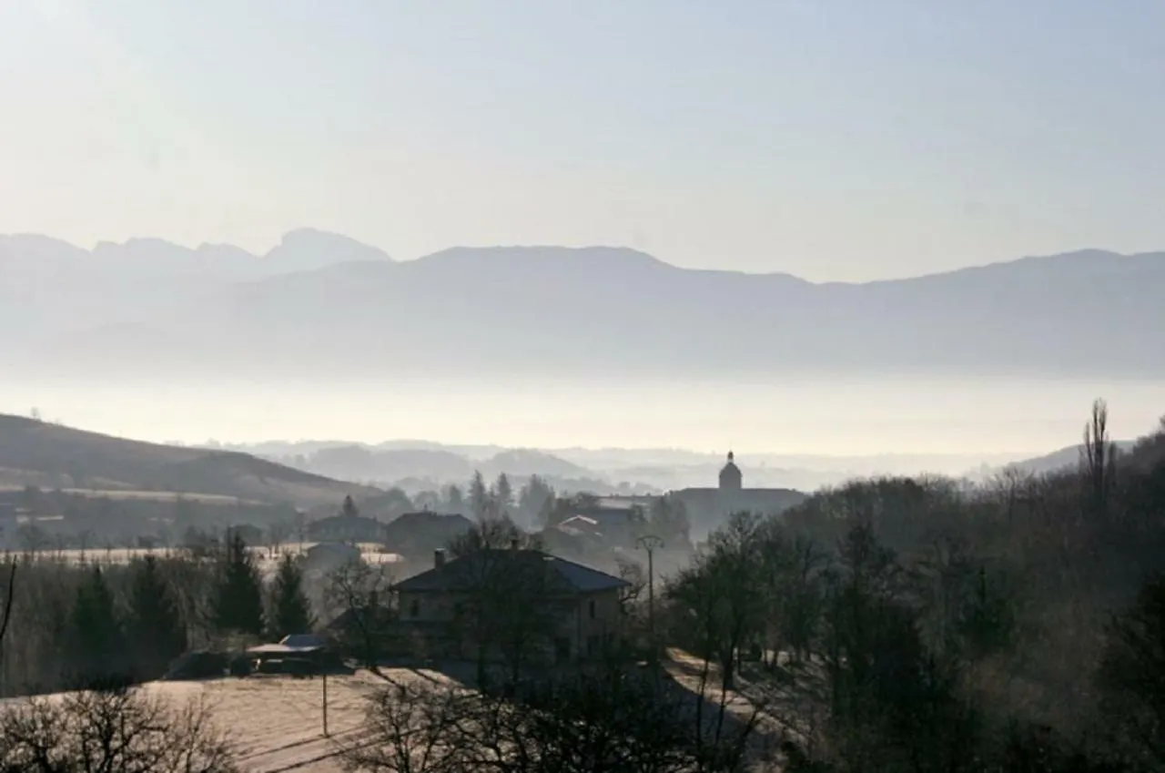 Gite La Grange Du Haut Saint-Antoine  Alojamento de Acomodação e Pequeno-almoço Saint-Antoine (Isere)